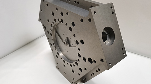 
What are the advantages of a five axis linkage machining center
