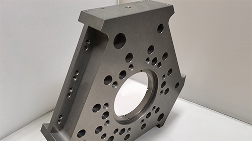 
What is the difference between a five axis linkage machining center and a six axis linkage machining center
